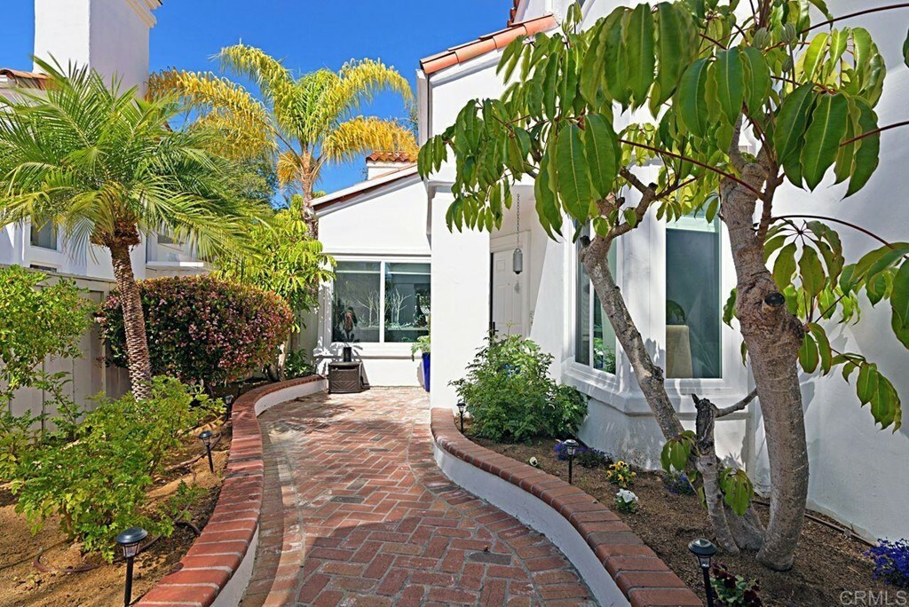 Property Photo: 4962 Lerkas Way CA 92056