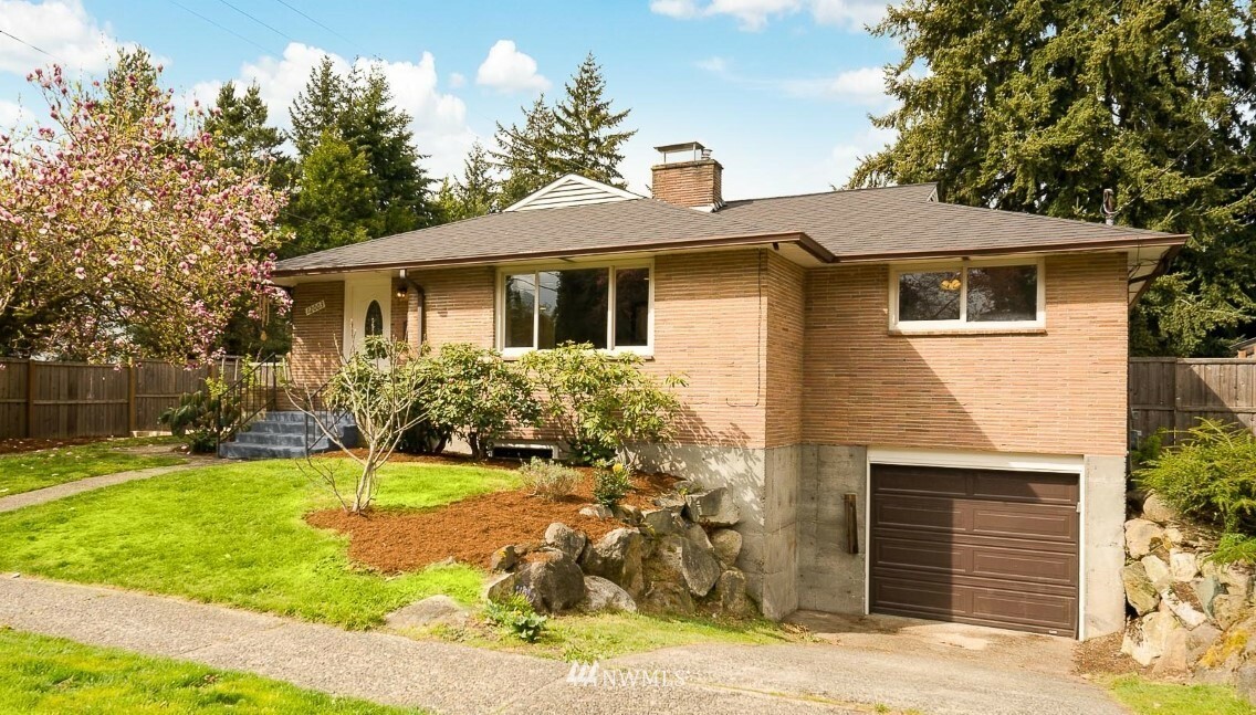 Property Photo:  12003 Burke Avenue N  WA 98133 