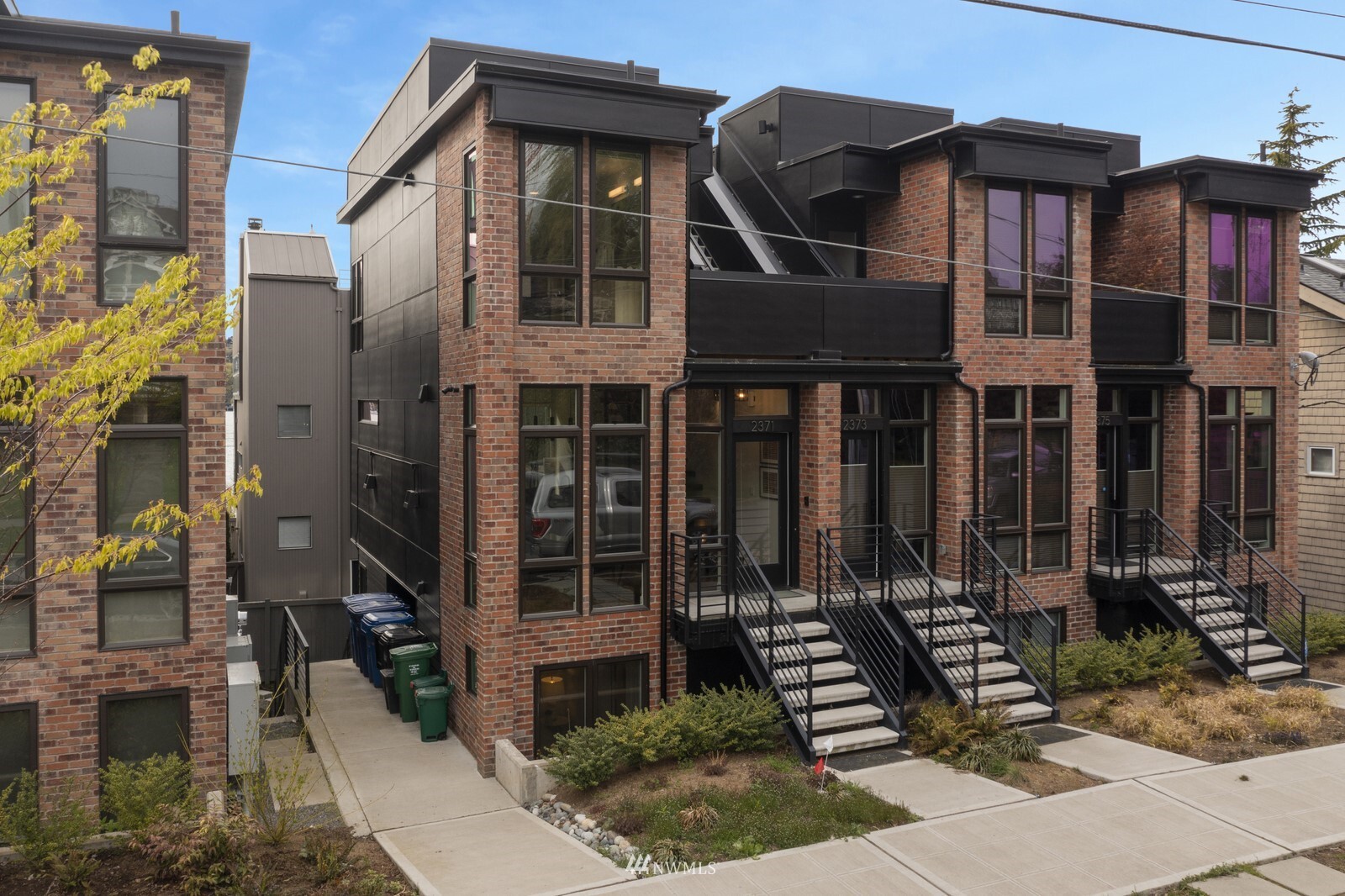 Property Photo: 2371 Minor Avenue E WA 98102