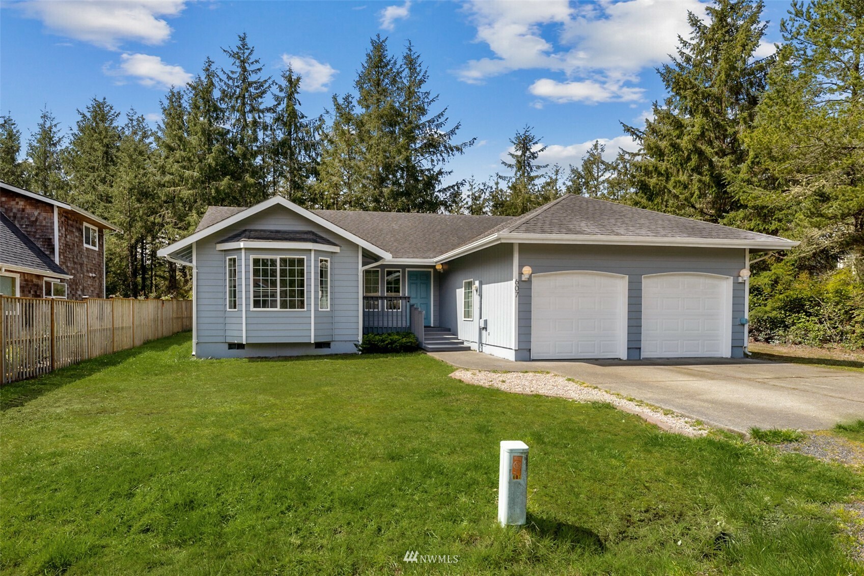 Property Photo: 607 Woodland Loop NE WA 98569