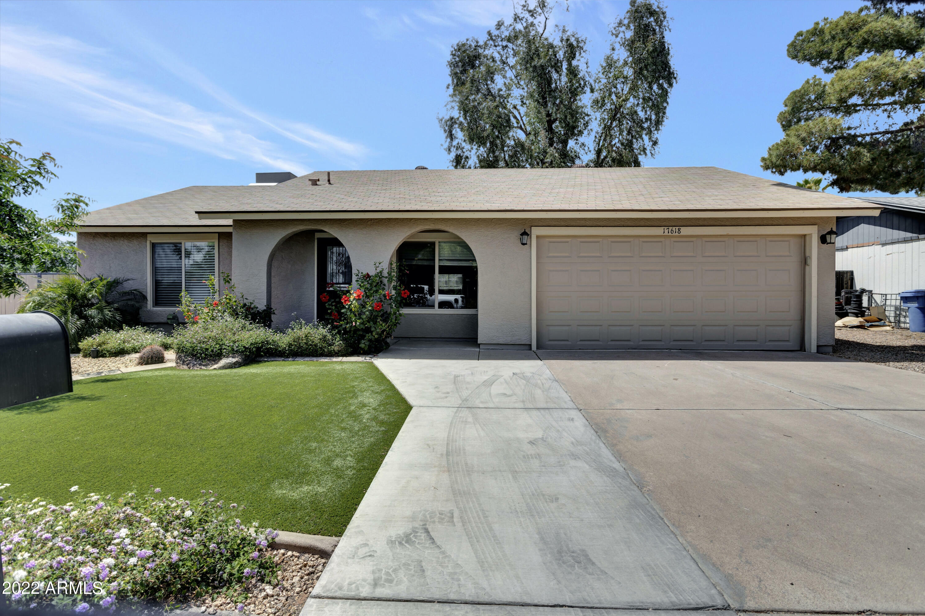Property Photo: 17618 N 33rd Place AZ 85032