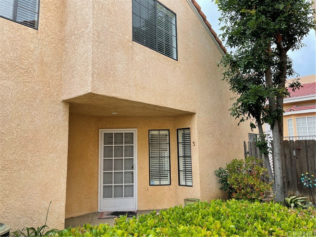 Property Photo:  5906 Etiwanda Avenue 3  CA 91356 