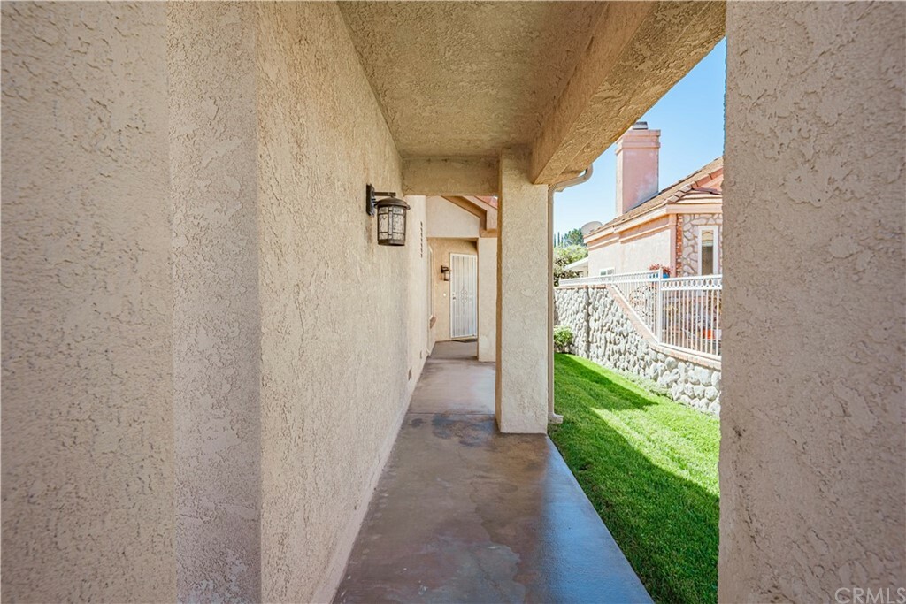 Property Photo:  37517 Vineyard Knoll Drive  CA 92562 