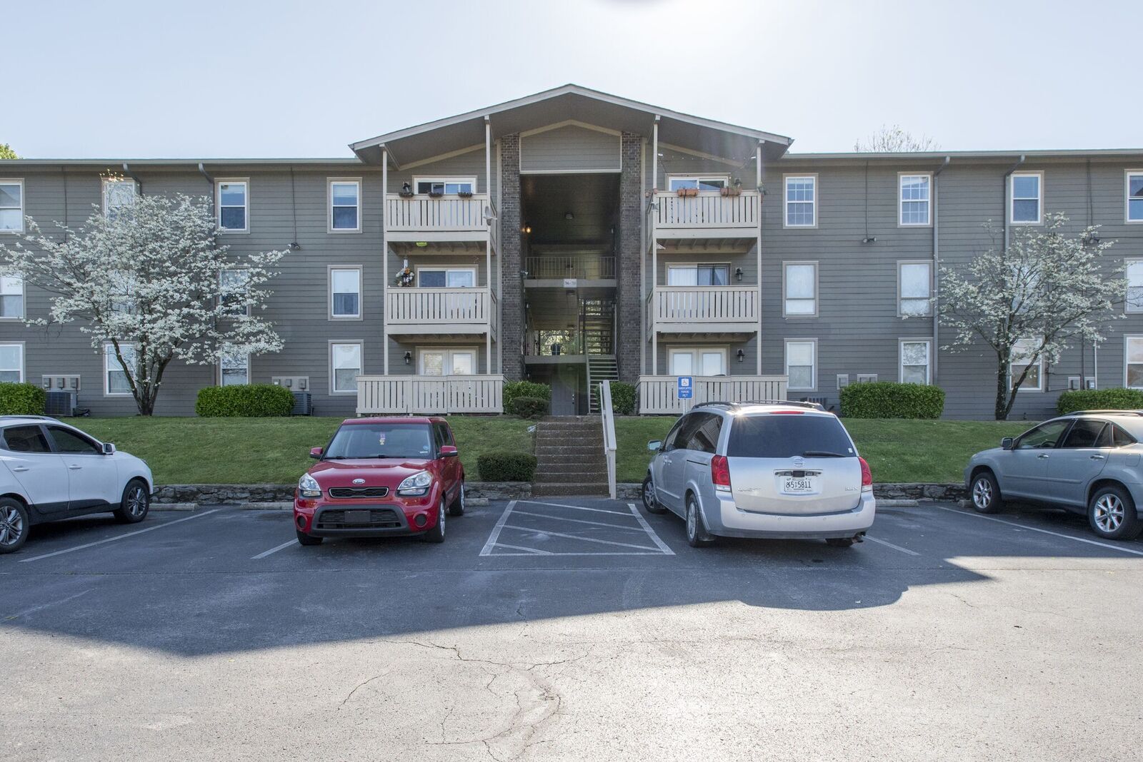 Property Photo:  718 Ashlawn Pl  TN 37211 