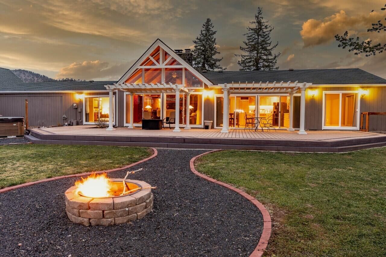 Property Photo:  1626 NE Haytons Elk View Lane  OR 97754 
