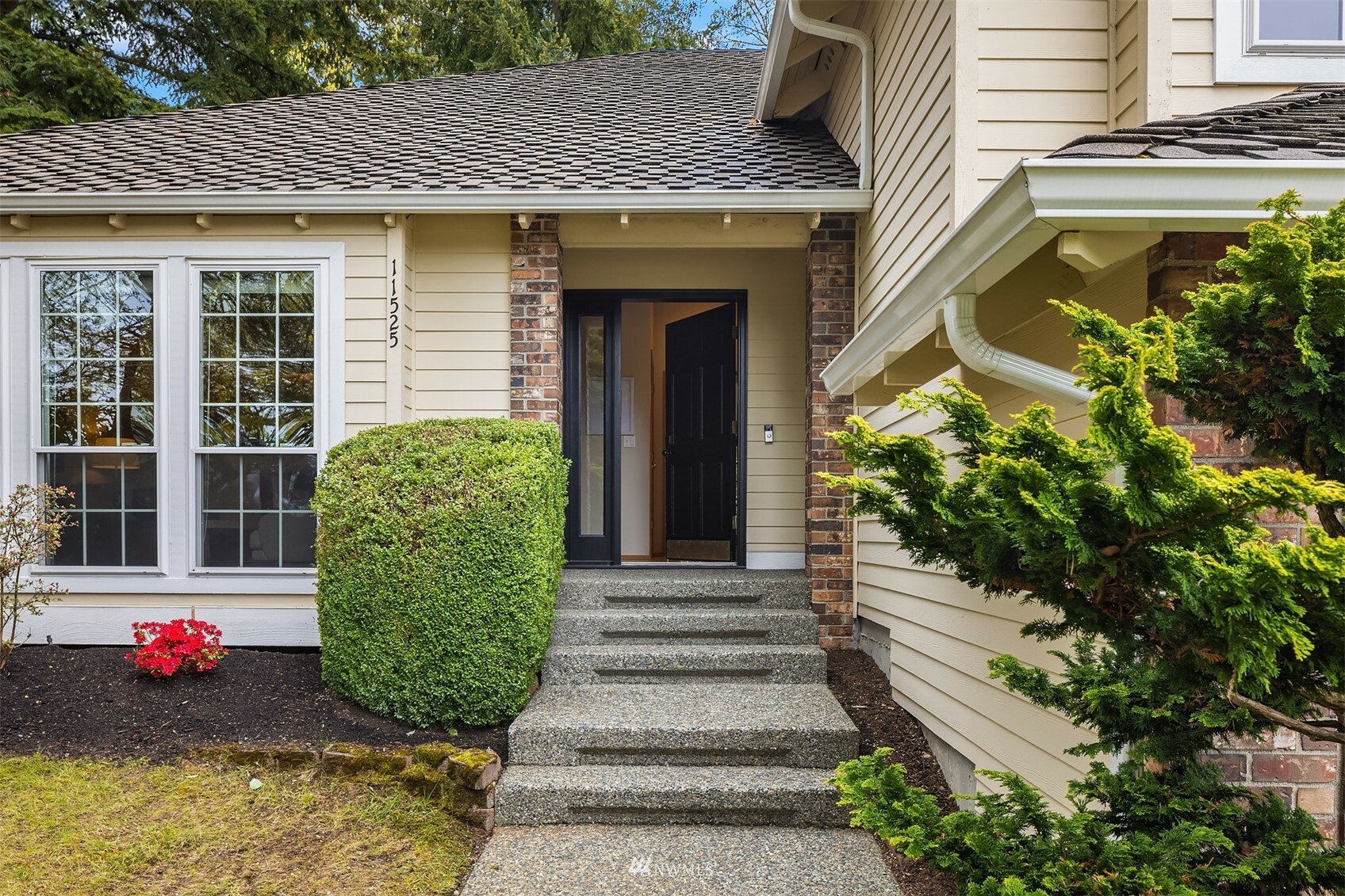 Property Photo:  11525 SE 70th Street  WA 98056 