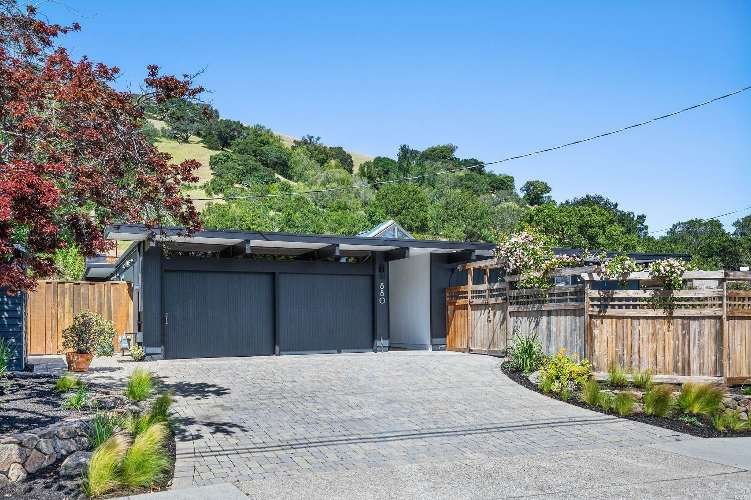 Property Photo:  880 Idylberry Road  CA 94903 