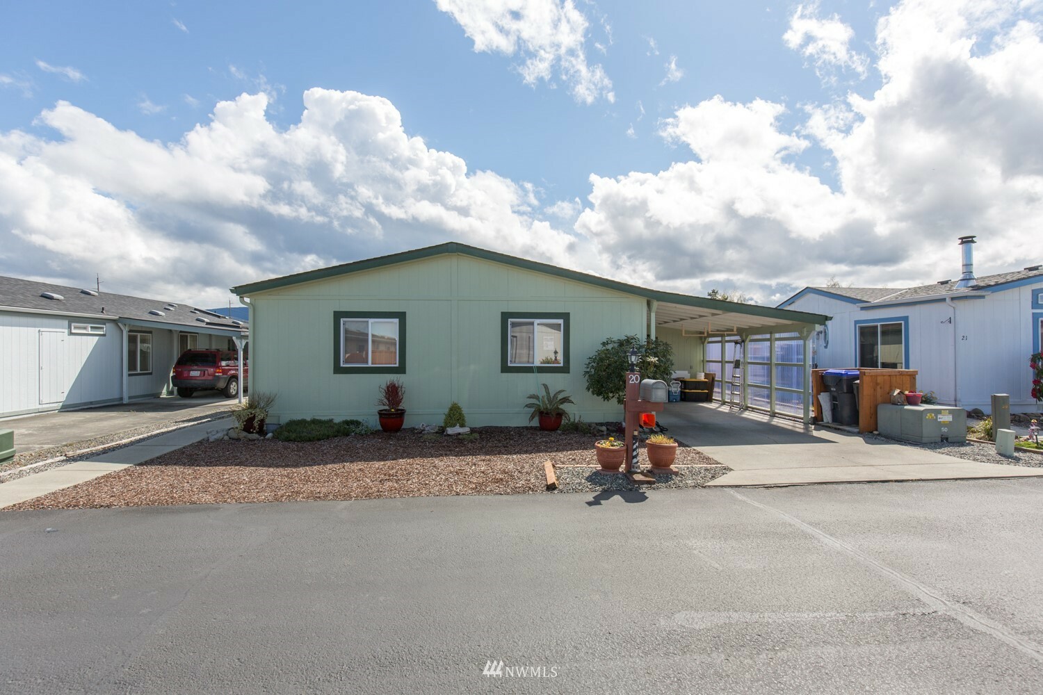 Property Photo: 325 N Fifth Avenue 20 WA 98382