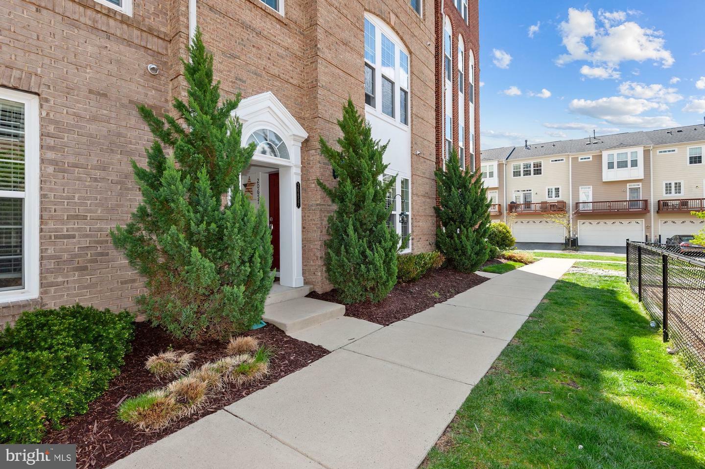 Property Photo:  20657 Sibbald Square  VA 20147 
