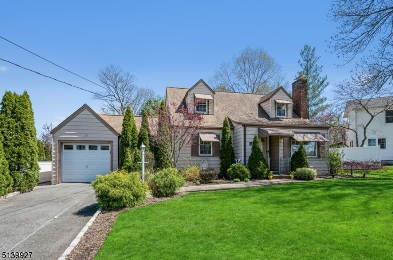 Property Photo:  20 Acorn Dr  NJ 07066 