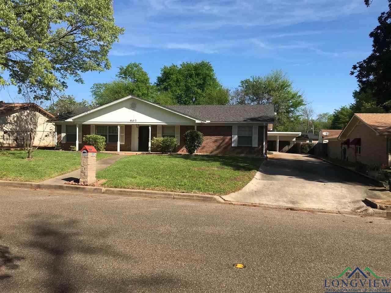 Property Photo:  907 Oakwood Drive  TX 75604 