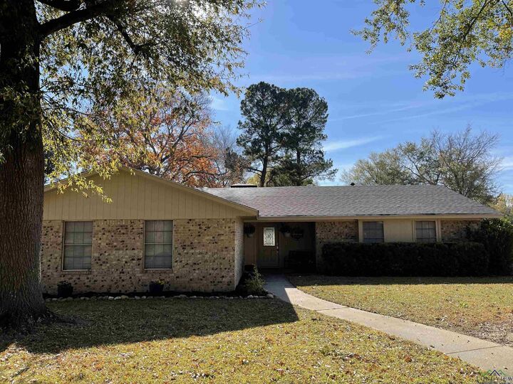 111 Meadowbrook St  Carthage TX 75633 photo