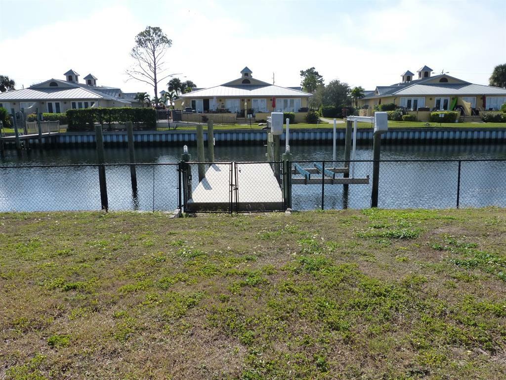 Property Photo:  922 Spindle Palm Way  FL 33572 