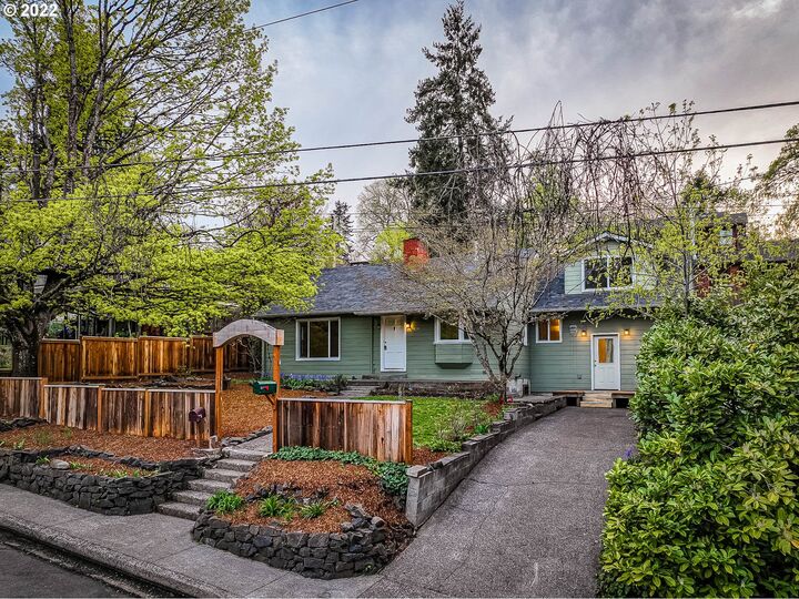 2670 Emerald St  Eugene OR 97403 photo