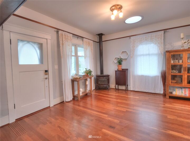 Property Photo: 1850 Washington Avenue WA 98022