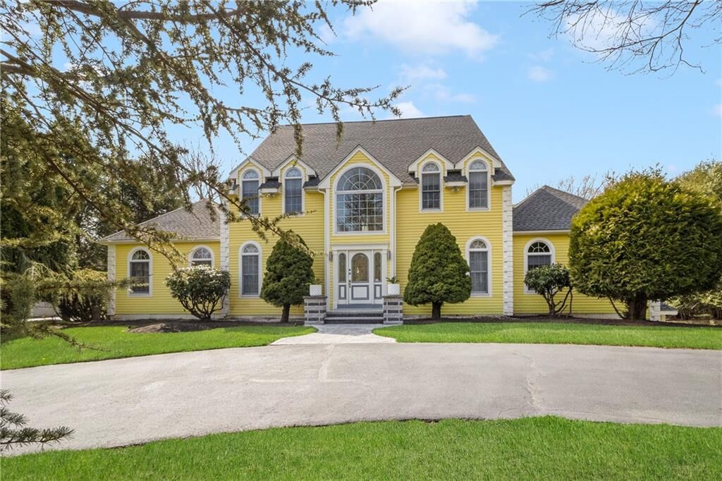 Property Photo:  5 Bridle Dr  RI 02865 