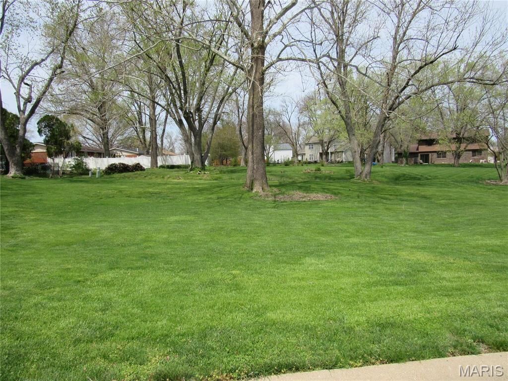 Property Photo:  1900 Cheyenne Drive  IL 62035 
