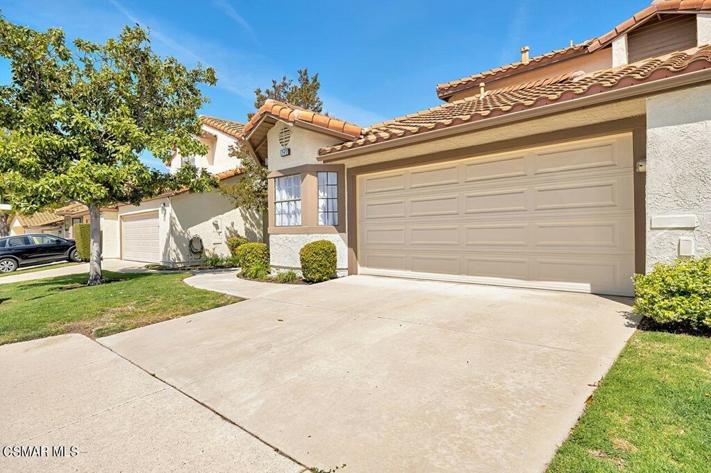 Property Photo:  749 Congressional Road  CA 93065 