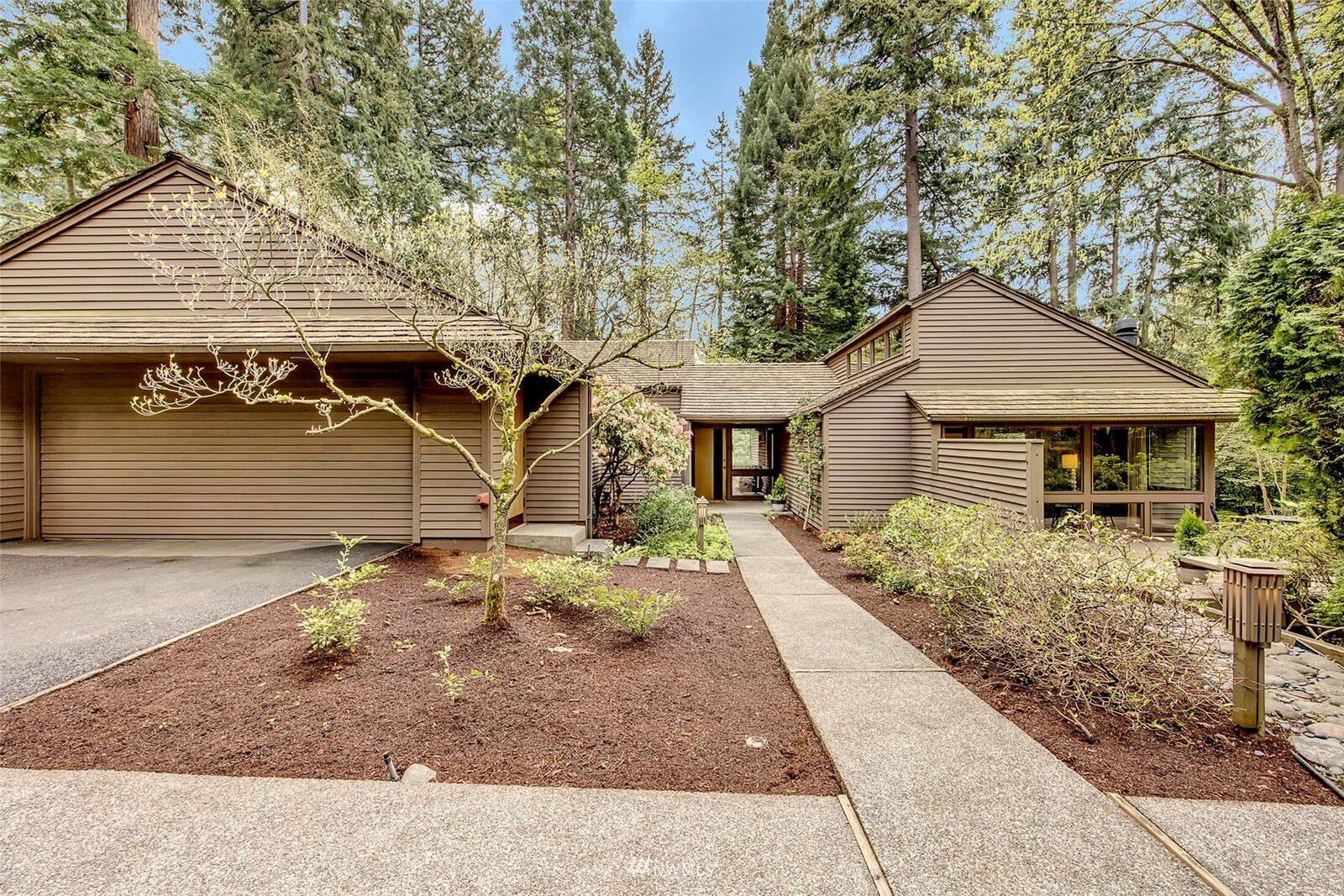 Property Photo:  4242 W Mercer Way  WA 98040 