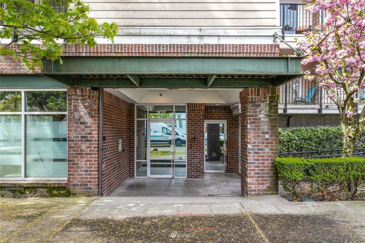 Property Photo:  107 20th Avenue 307  WA 98122 