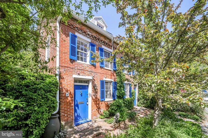 3 &Amp 4 Potomac Court  Alexandria VA 22314 photo