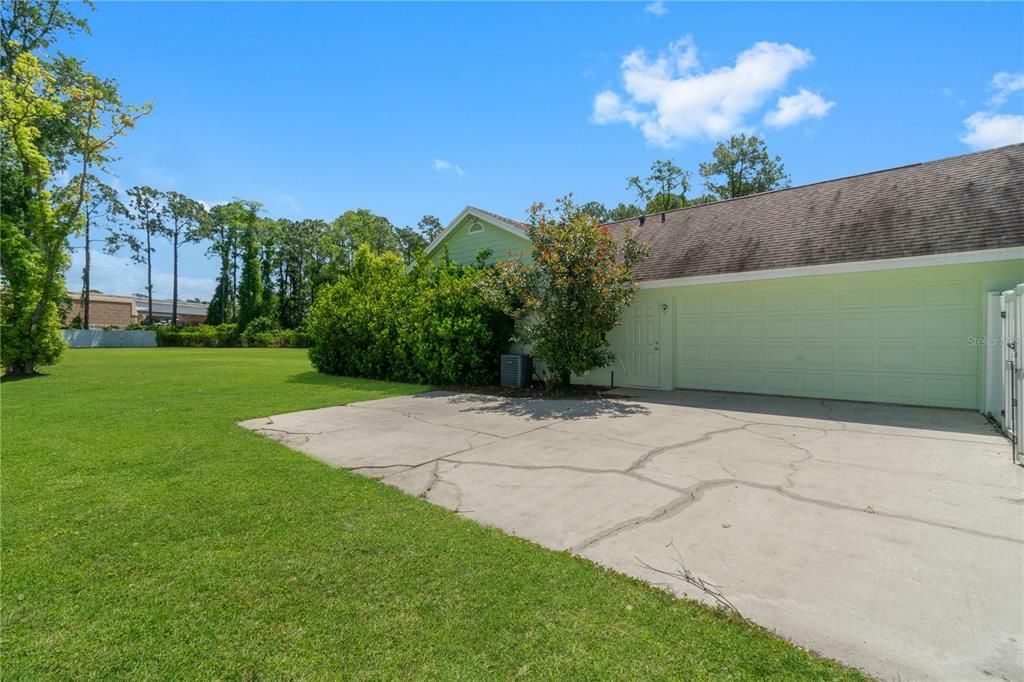 Property Photo: 172 River Oaks Cir FL 32771