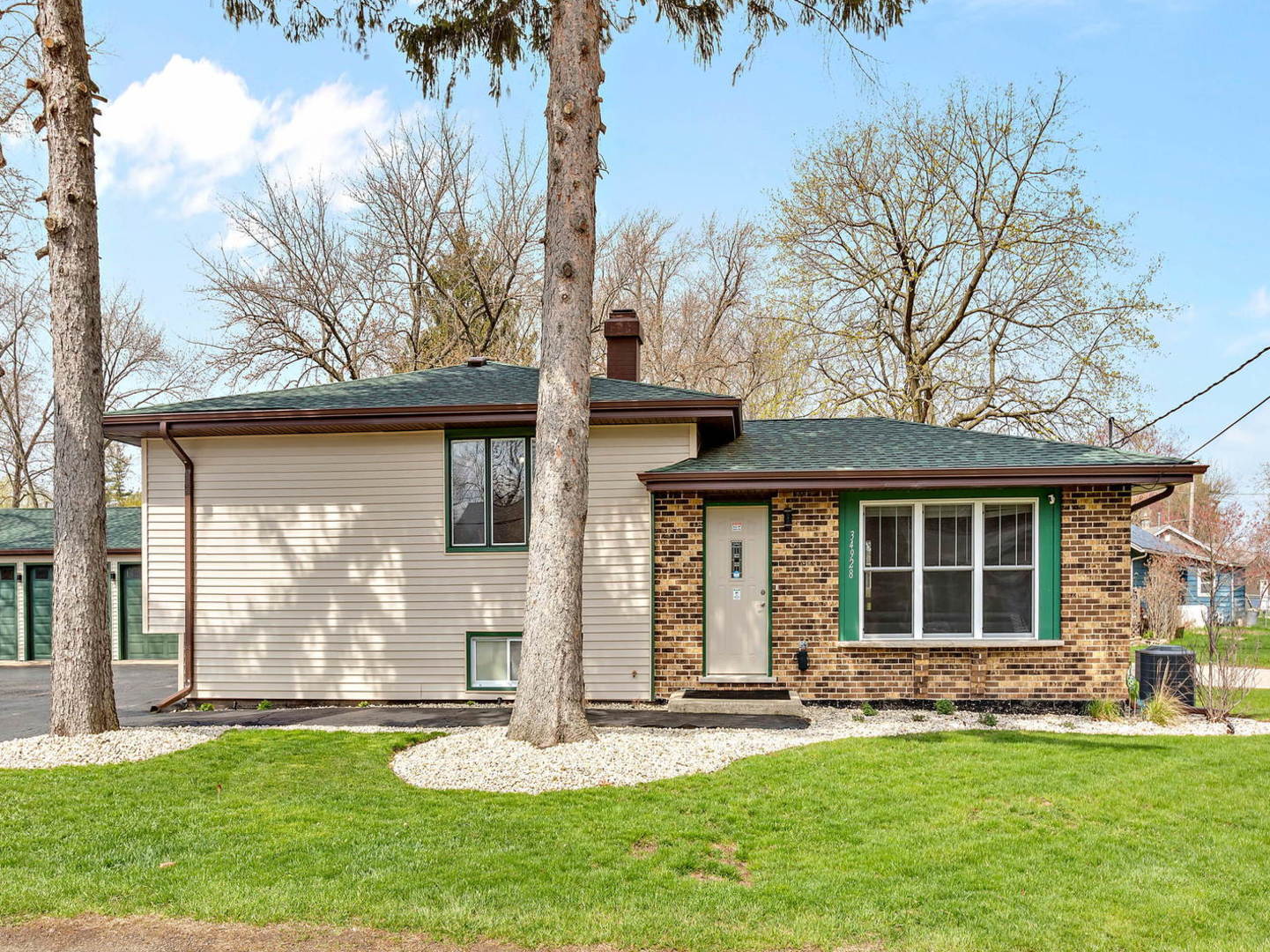 Property Photo: 34928 N Decorah Avenue IL 60041