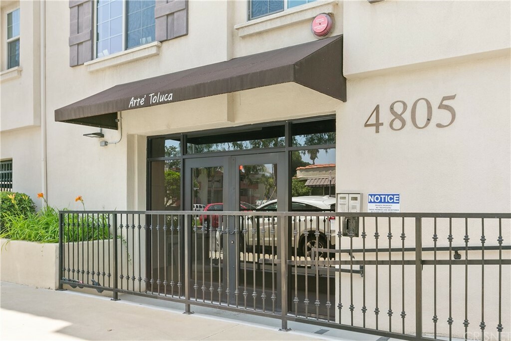 Property Photo:  4805 Bellflower Avenue 208  CA 91601 