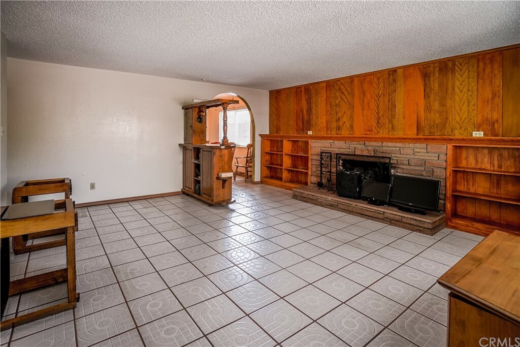 Property Photo:  1519 Wallis Avenue  CA 93458 