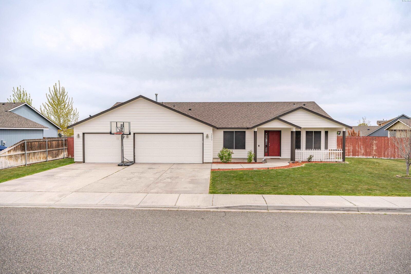 Property Photo:  5003 Kennedy Way  WA 99301 