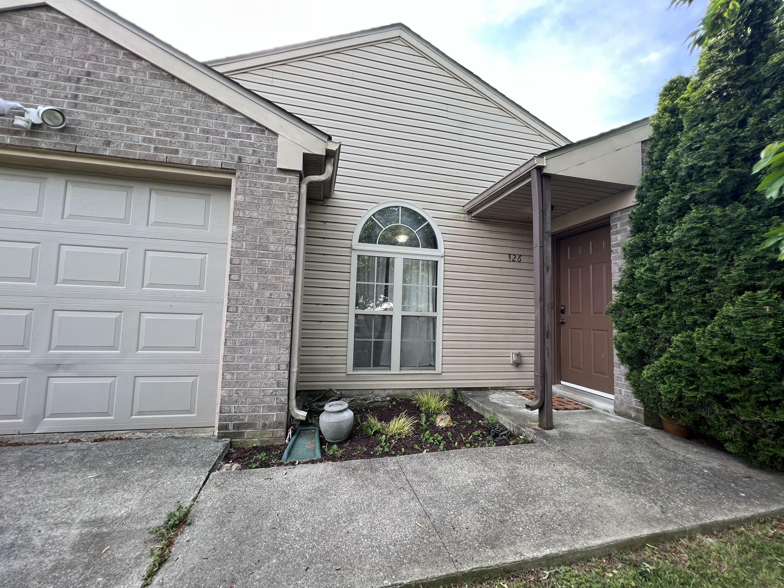 Property Photo:  326 Douglas Court  KY 40475 