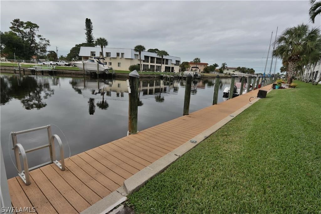 Property Photo: 708 Victoria Drive 112 FL 33904