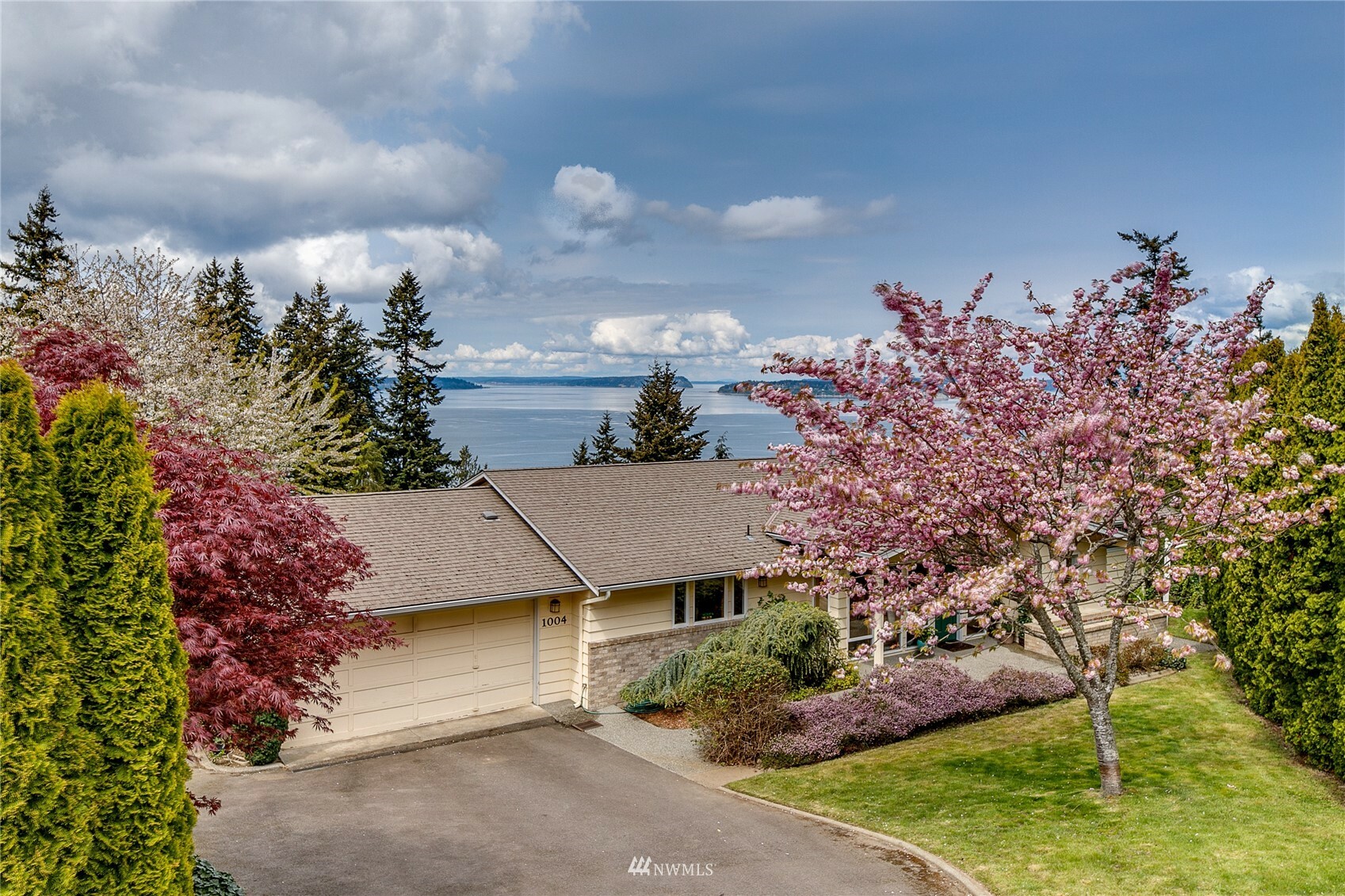 Property Photo:  1004 8th Street  WA 98275 