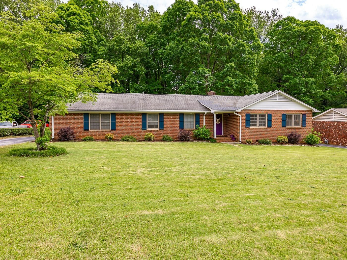 Property Photo:  407 Springwood  SC 29302 