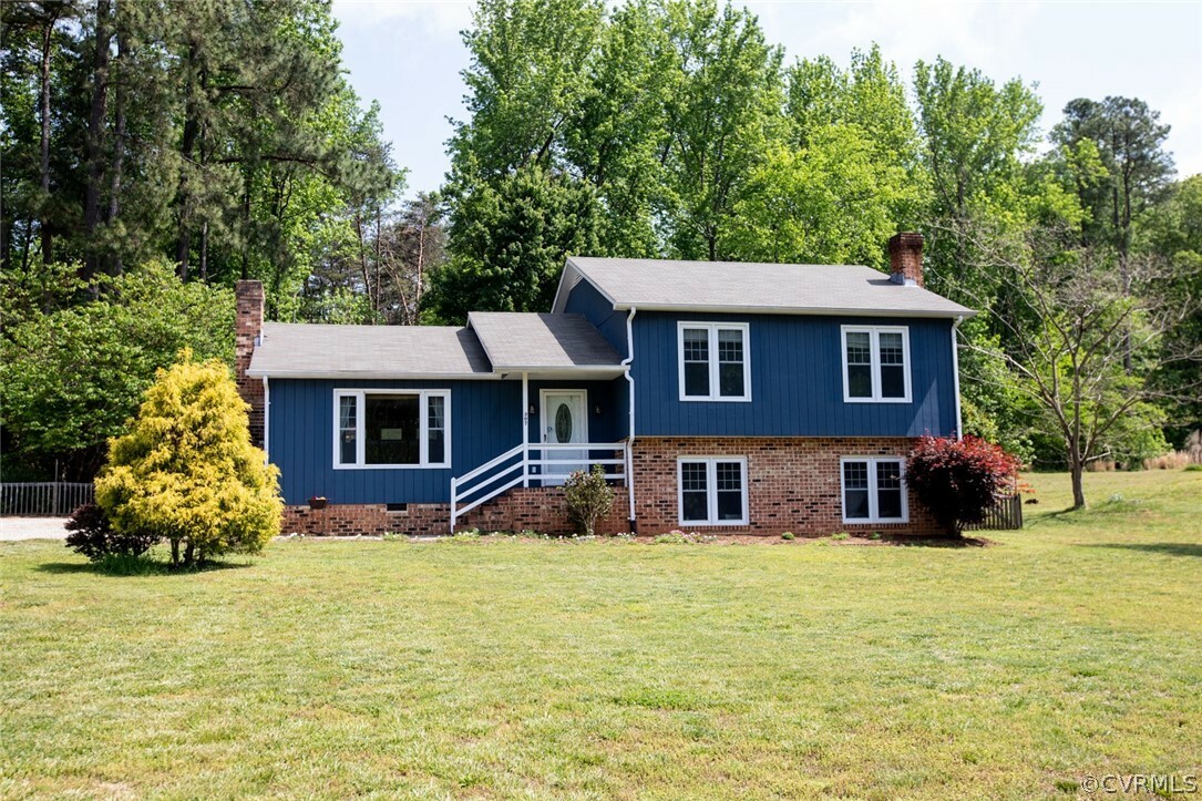 Property Photo:  207 Crestview Drive  VA 23901 