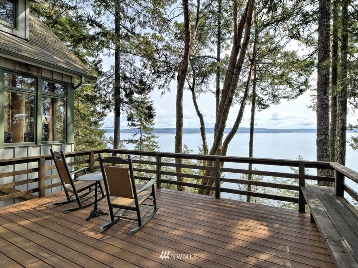 Property Photo: 201 E Tamarack Lane WA 98584