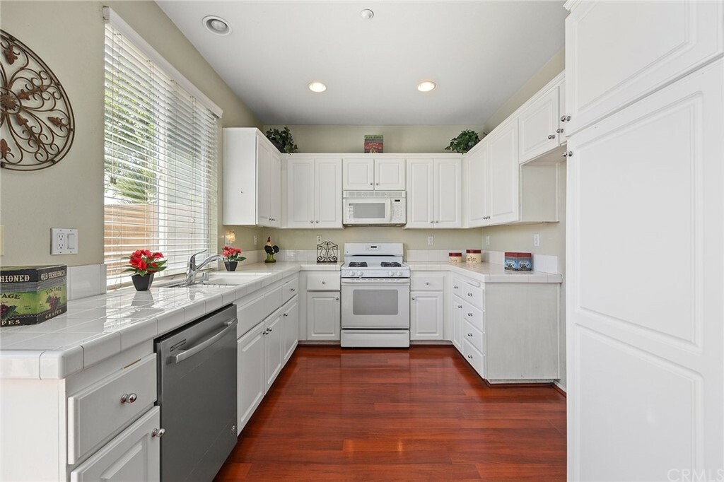 Property Photo:  218 Grant Lane  CA 92870 