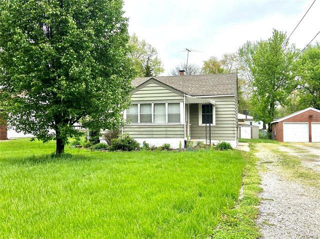 Property Photo: 744 East Rosedale IL 62024