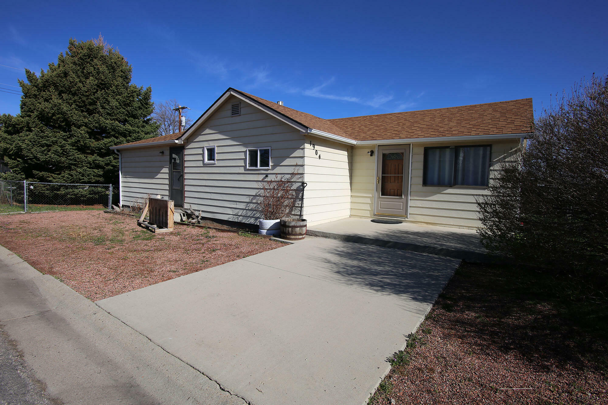 Property Photo:  1904 Val Vista Street  WY 82801 