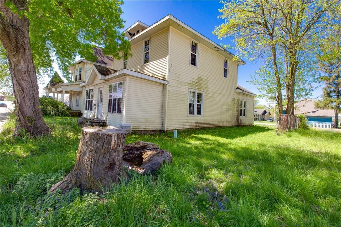 Property Photo:  224 5th Street  IL 61920 