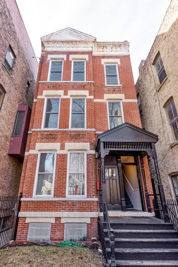 Property Photo: 1644 N Sedgwick Street 2 IL 60614