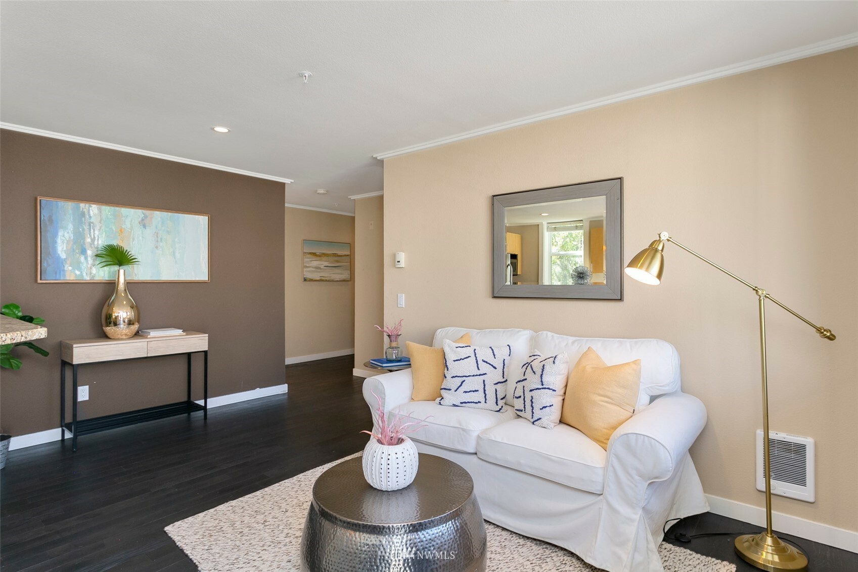 Property Photo: 626 4th Avenue W 304 WA 98119