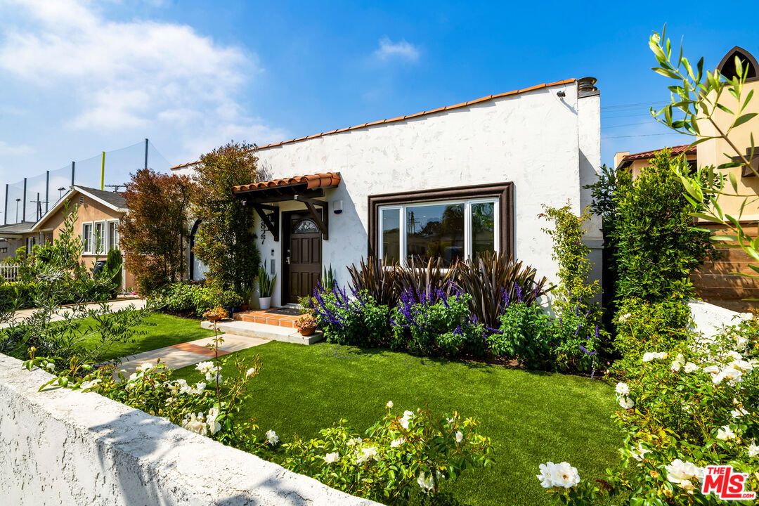 Property Photo:  3827   Lyceum Ave  CA 90066 