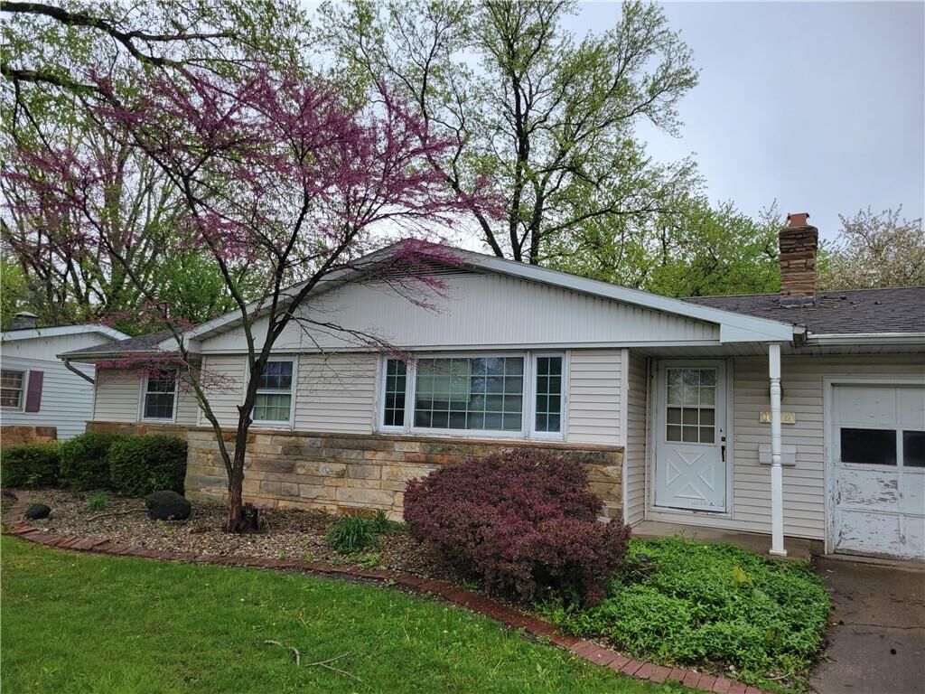 Property Photo:  1004 Bell Avenue  IL 61938 