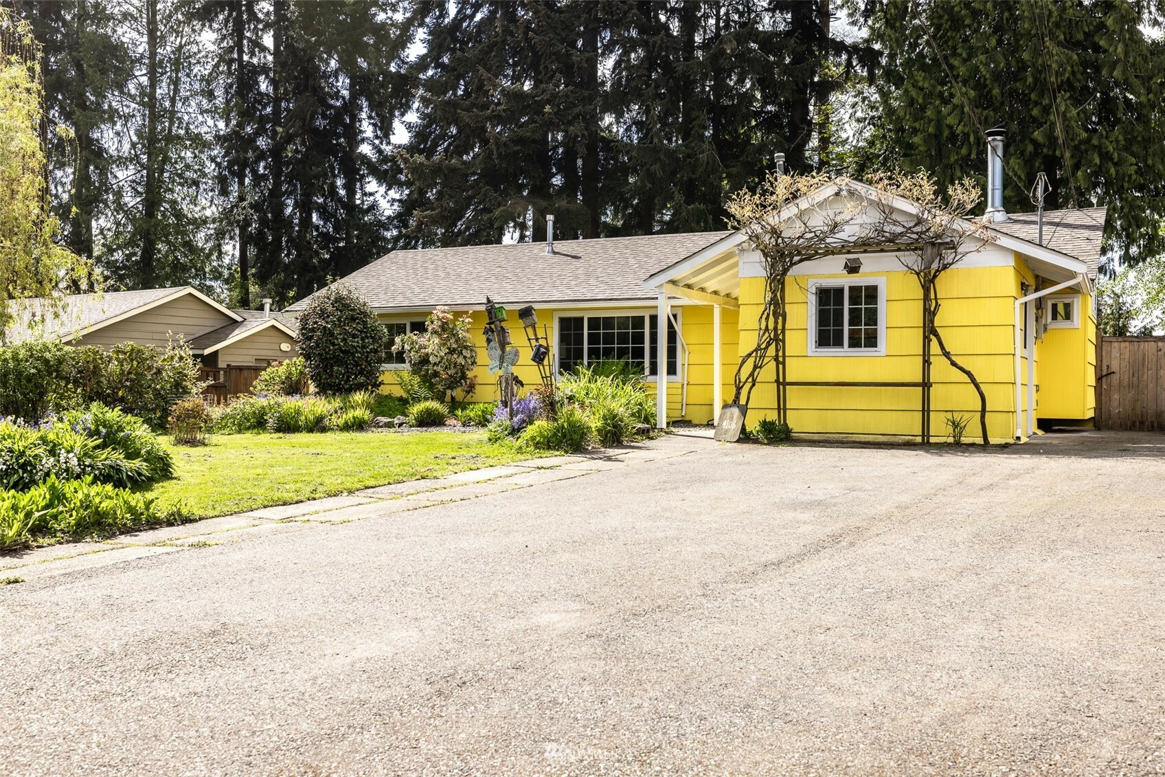 Property Photo:  4106 220th Street SW  WA 98043 