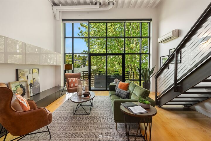 Property Photo: 2914 E Madison Street 302 WA 98112