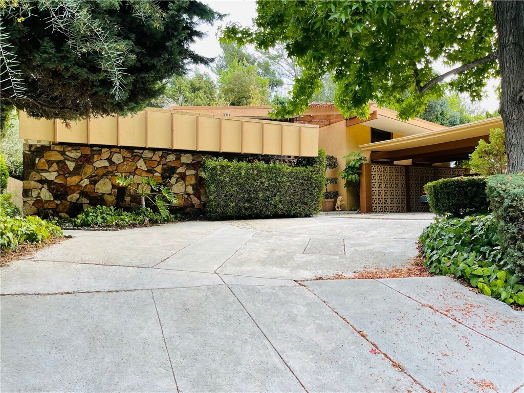 Property Photo:  3130 Nichols Canyon Road  CA 90046 