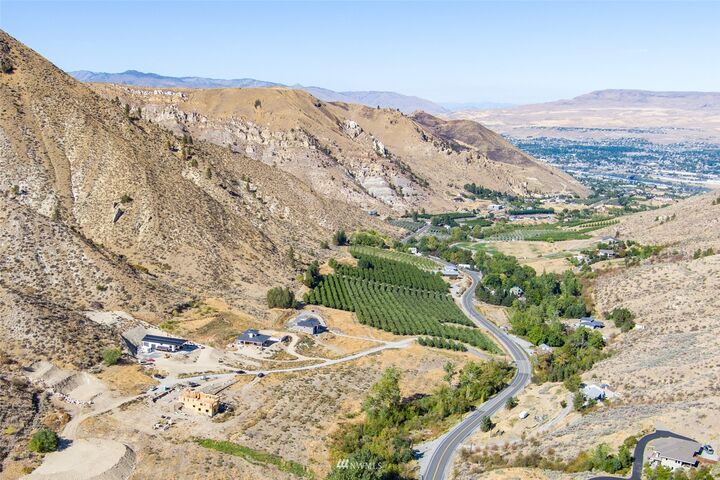 Property Photo: 224 Hillcreek Lane WA 98801