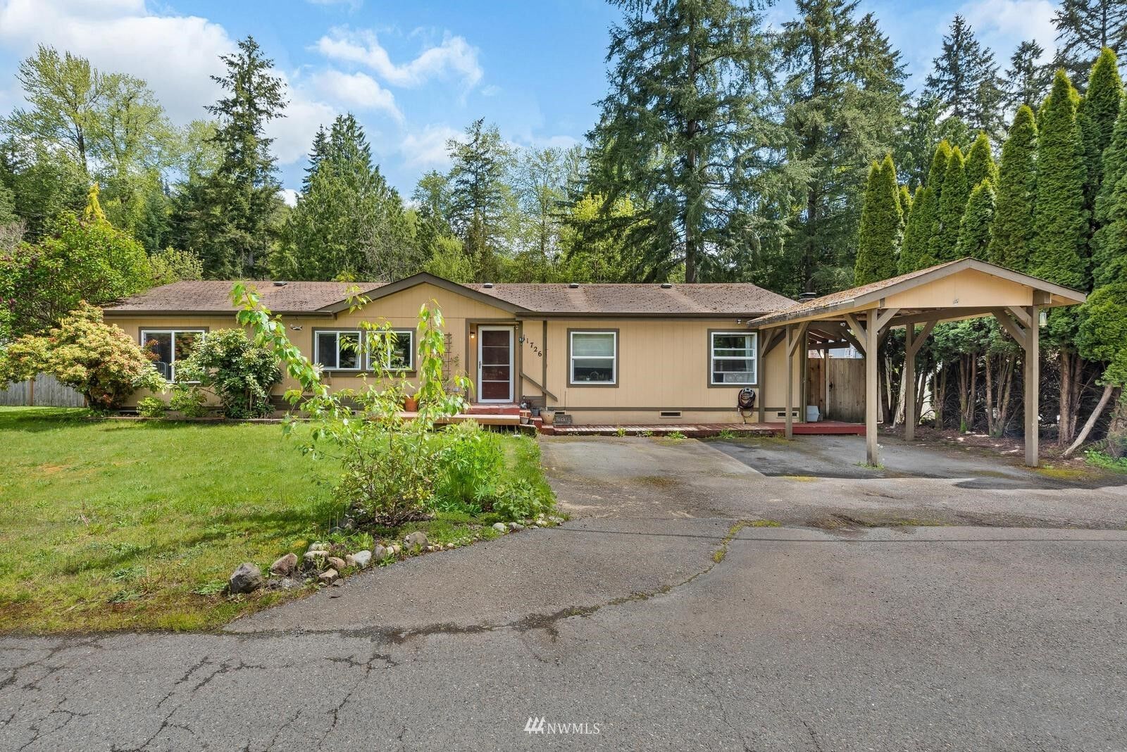 Property Photo: 11726 188th Avenue SE WA 98027