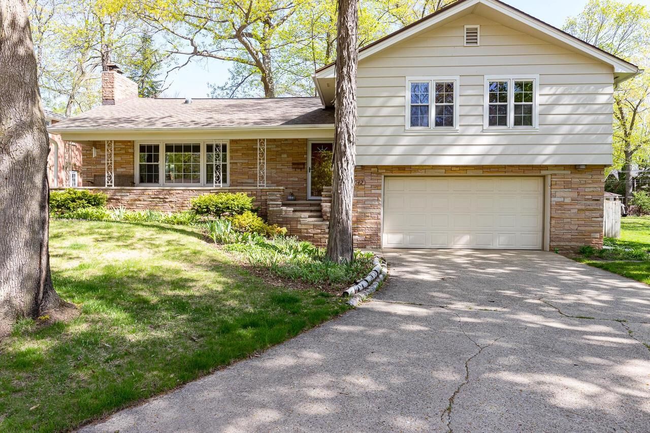 Property Photo: 1042 East Melrose Avenue WI 54911